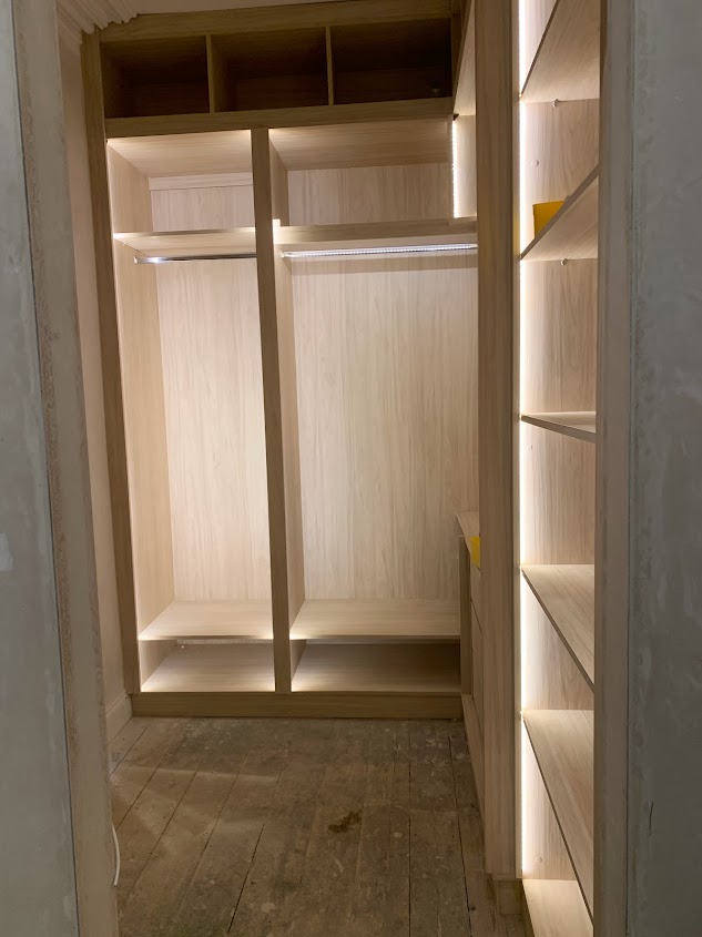 Maximizing Space and Style: The Benefits of Installing a Walk-in Wardrobe